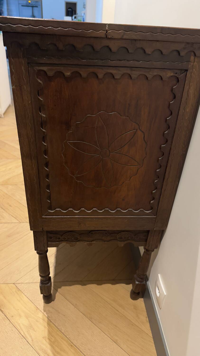Antique Spanish sideboard in solid walnut – late 19th century