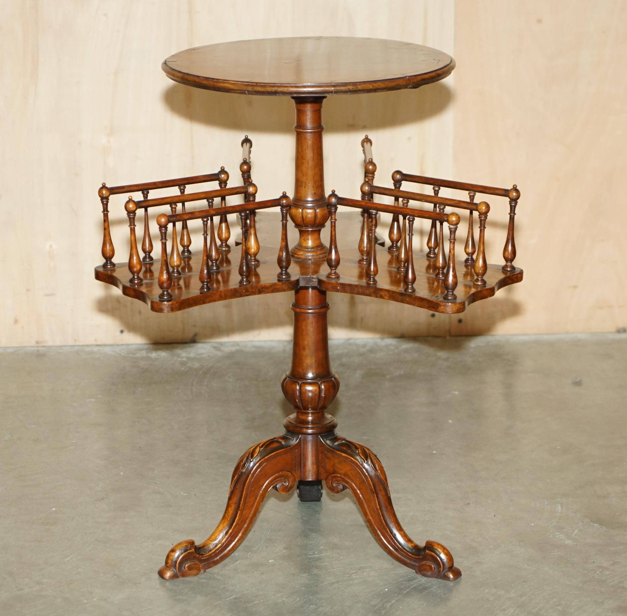 Table bibliothèque tournante victorienne en noyer burl restaurée