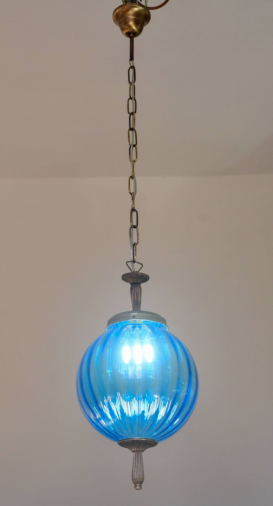 Charmante suspension vintage en verre bleu de Murano, 1960