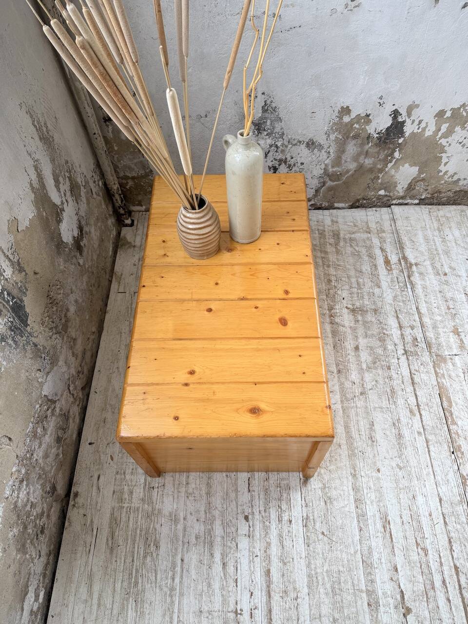 Chest or coffee table Perriand Les Arcs 1800