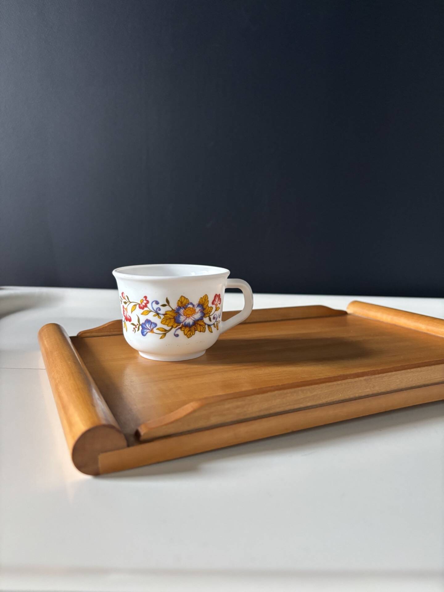 Vintage wooden plateau in Scandinavian style from the 60s — cylindrical handles.