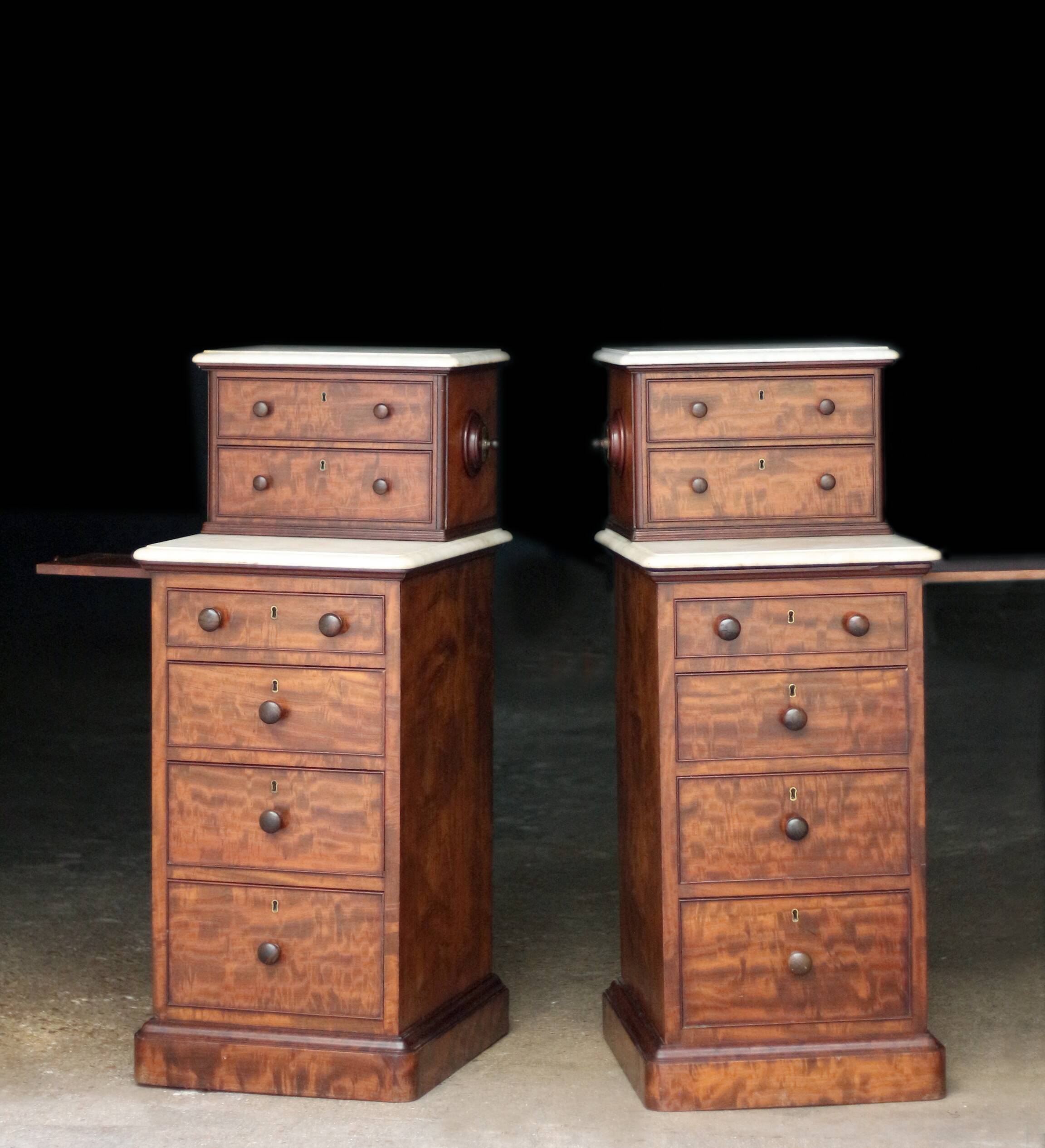 Exceptional: pair of Gillows of Lancaster chiffoniers (circa 1830)