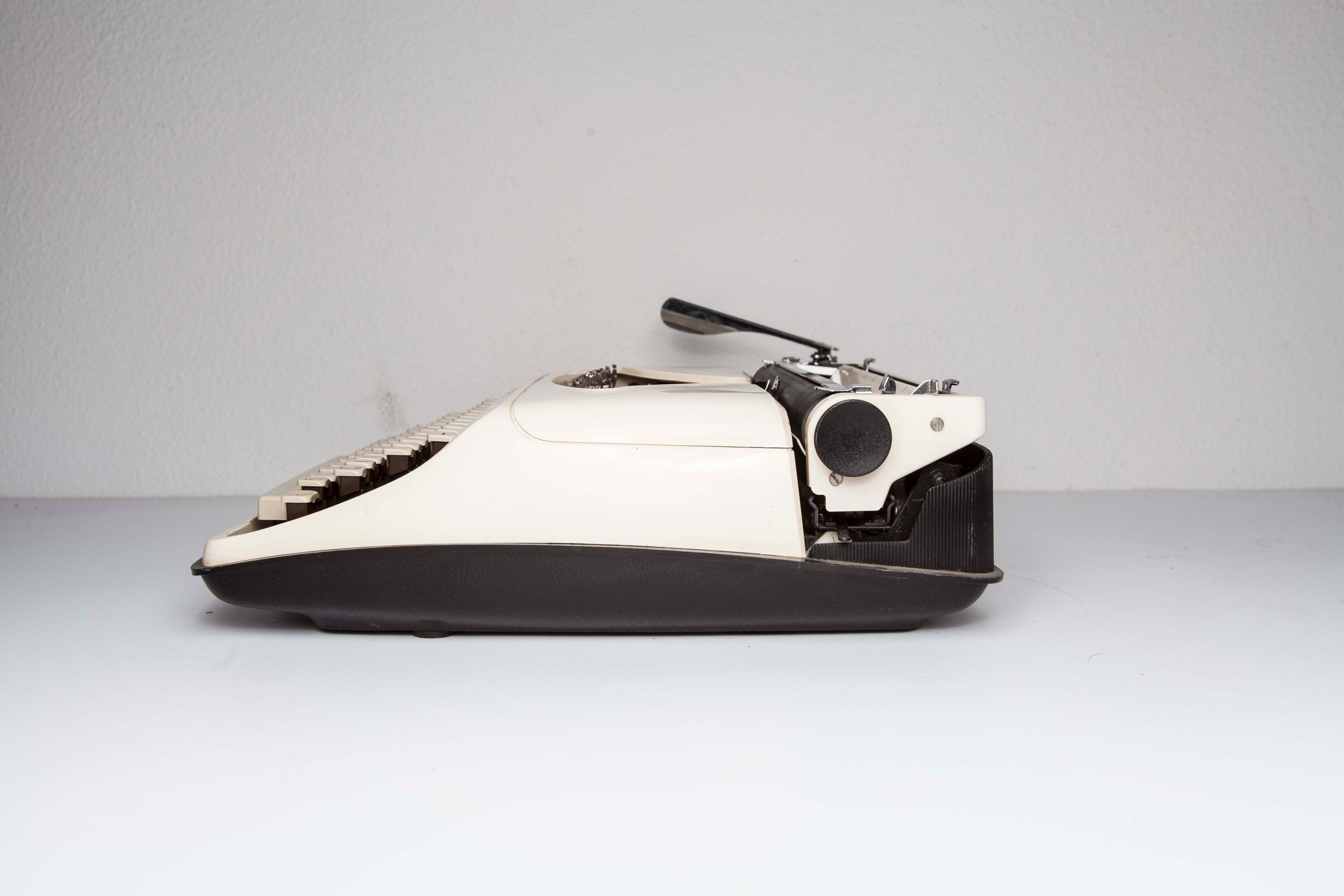 Remington Elitra typewriter