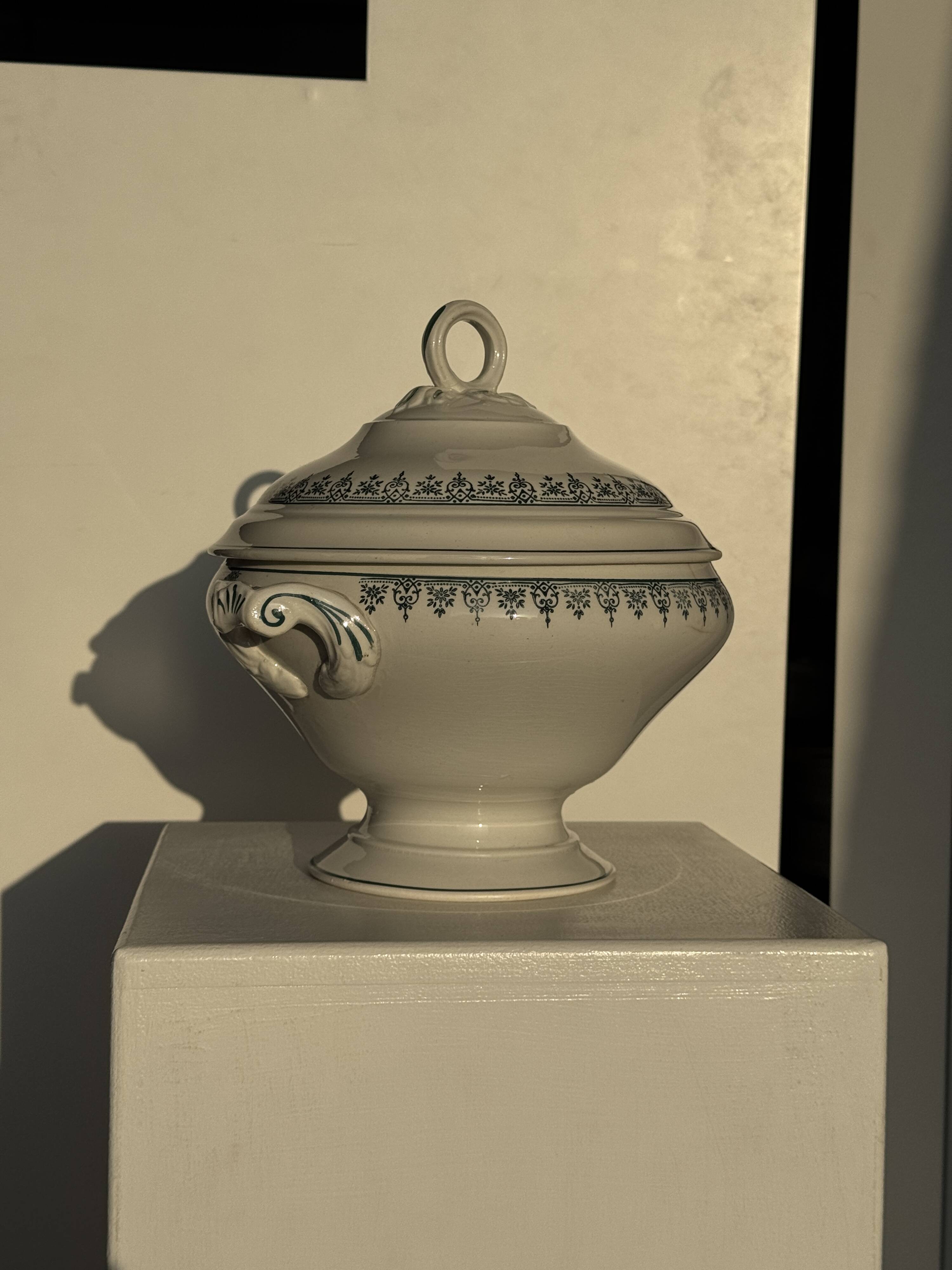 Covered soup tureen or vegetable dish in Saint Amand earthenware H29 D28