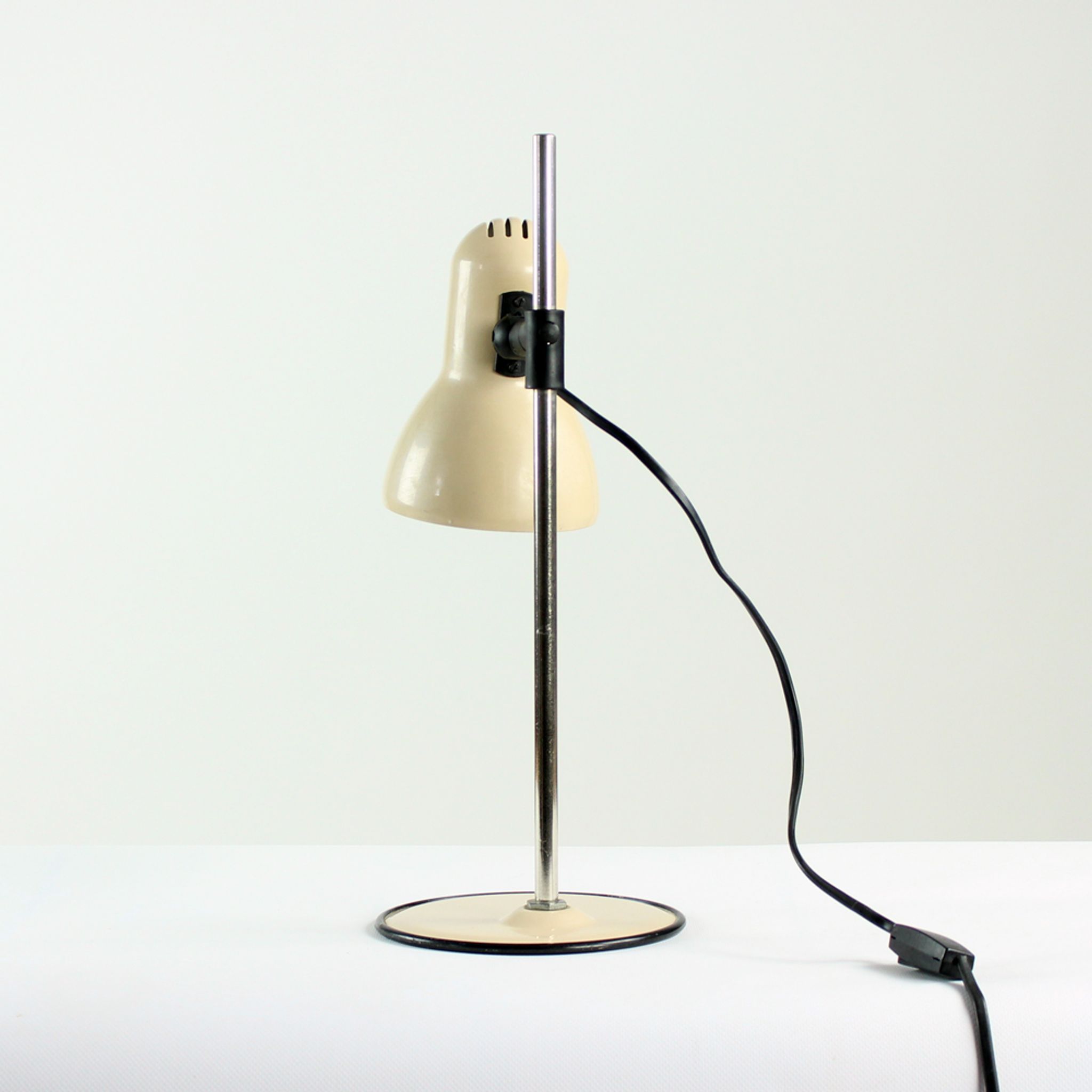 Lampe de table du milieu du siècle en métal, Hongrie années 1970