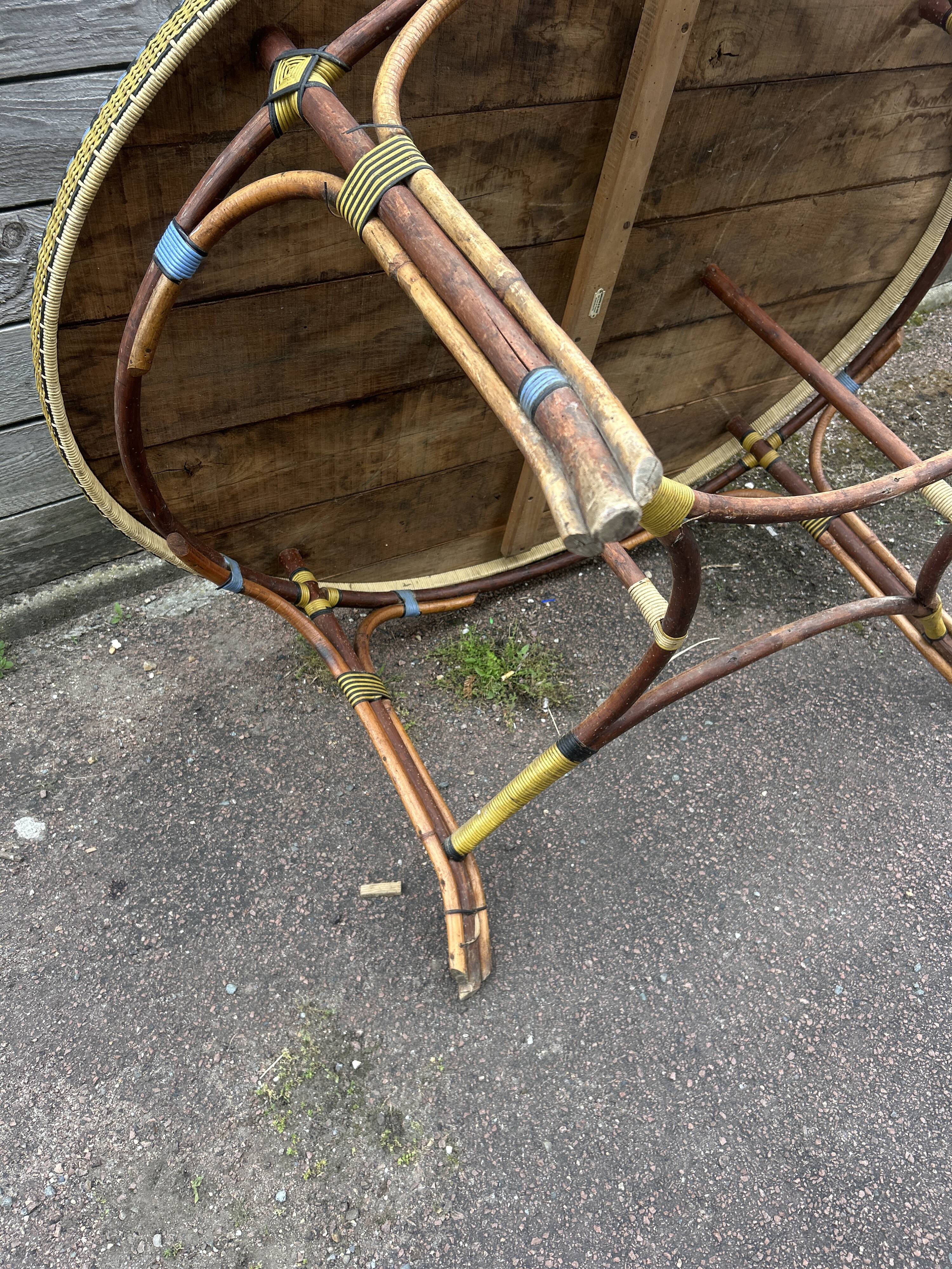 Table ovale en bois et rotin , début XX Siècle
