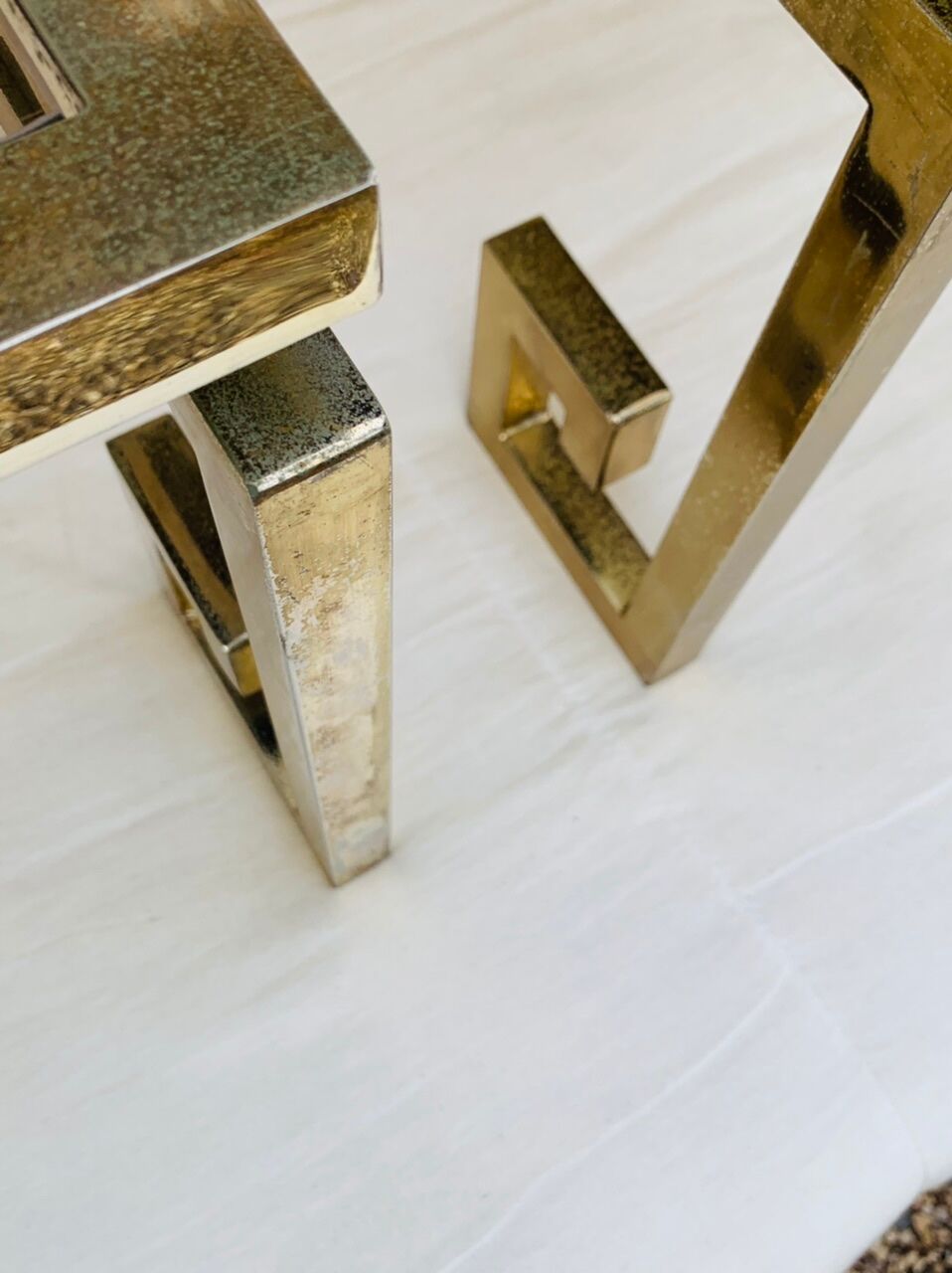 Paire de tables d’appoint laiton et verre circa 1970/80