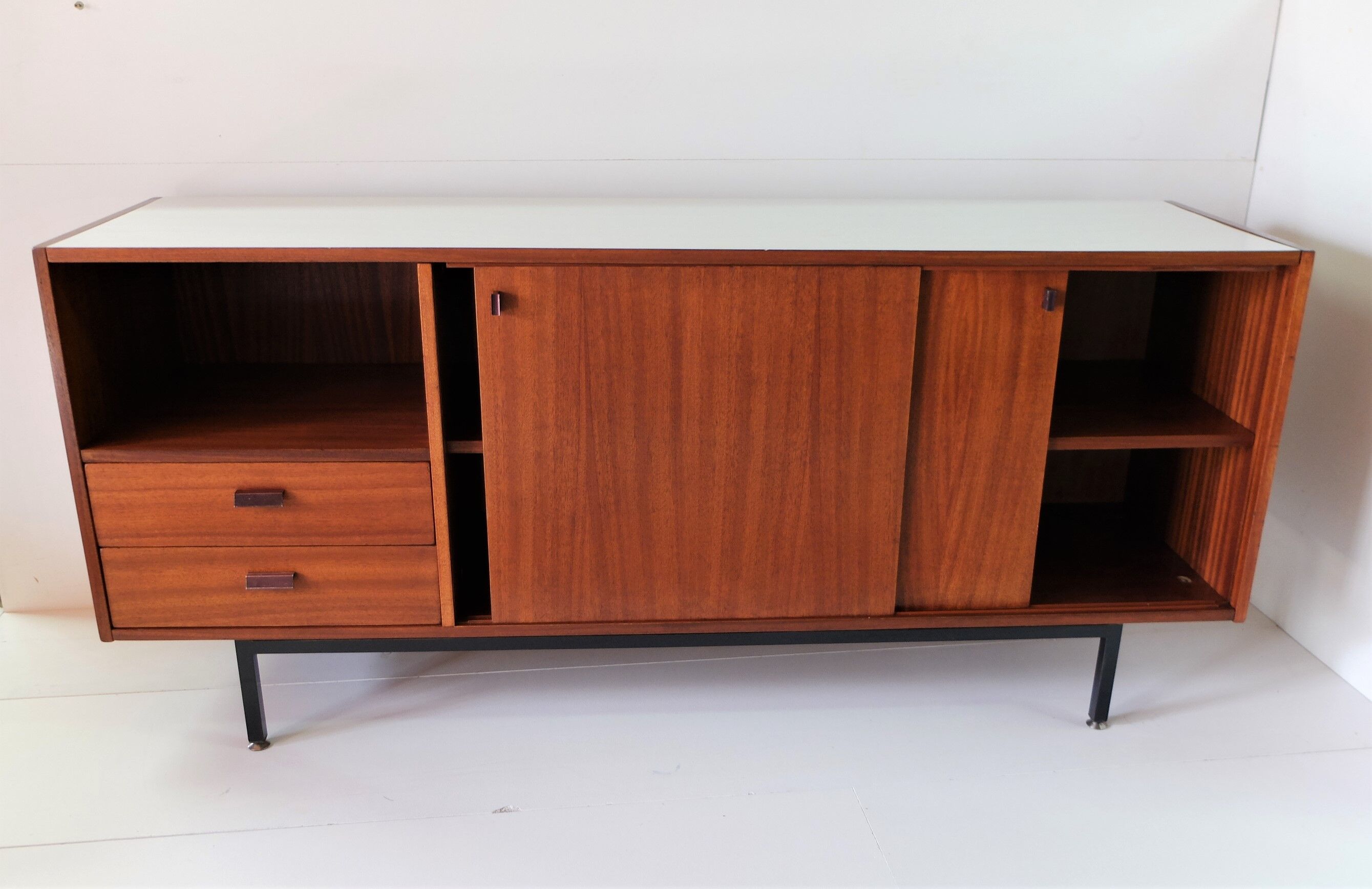 Buffet Bas 1960 in mahogany, Provenance Cité Universitaire Jean Zay