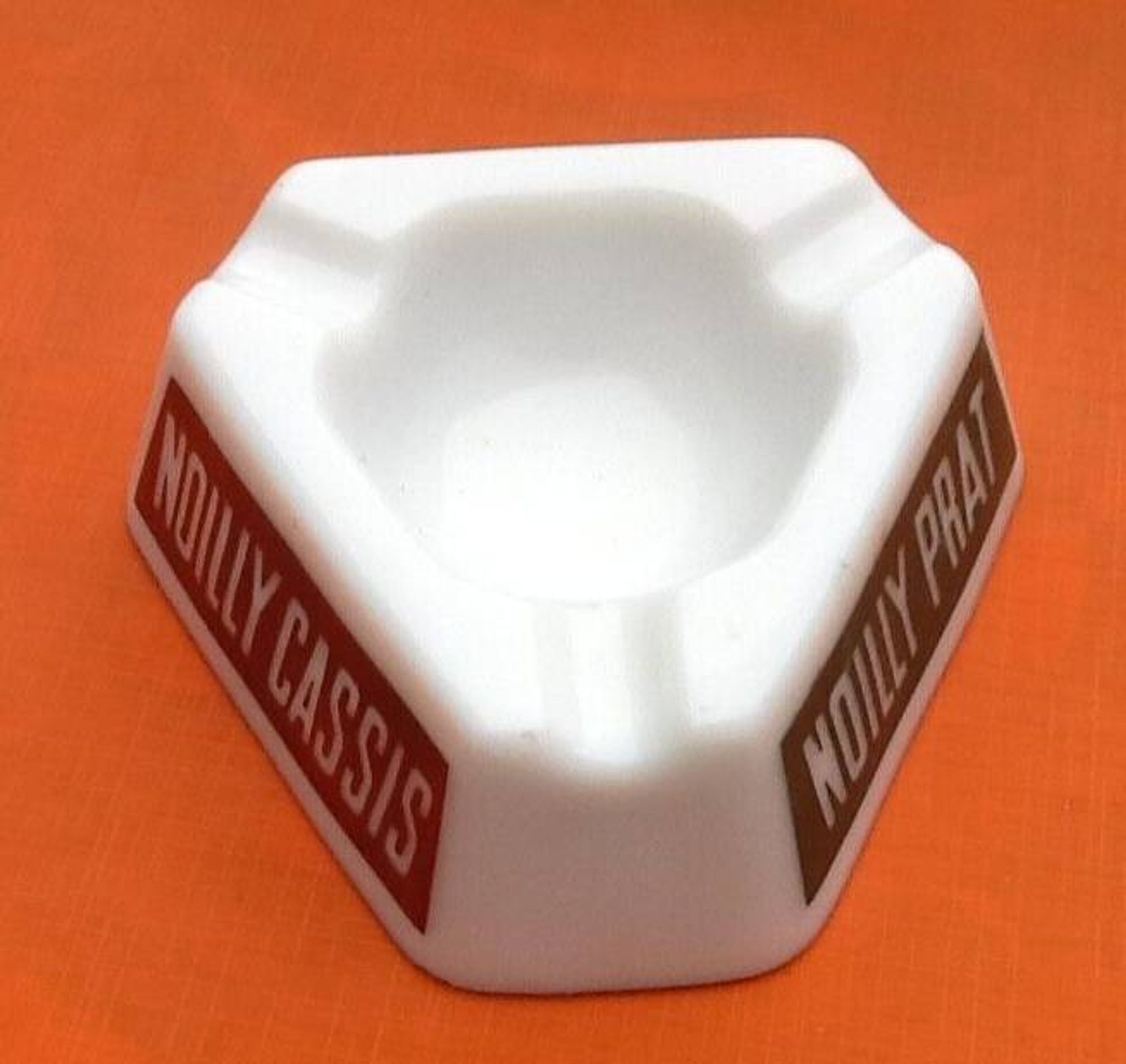Opal glass ashtray Noilly Cassis / Noilly Prat Opalex Made in France