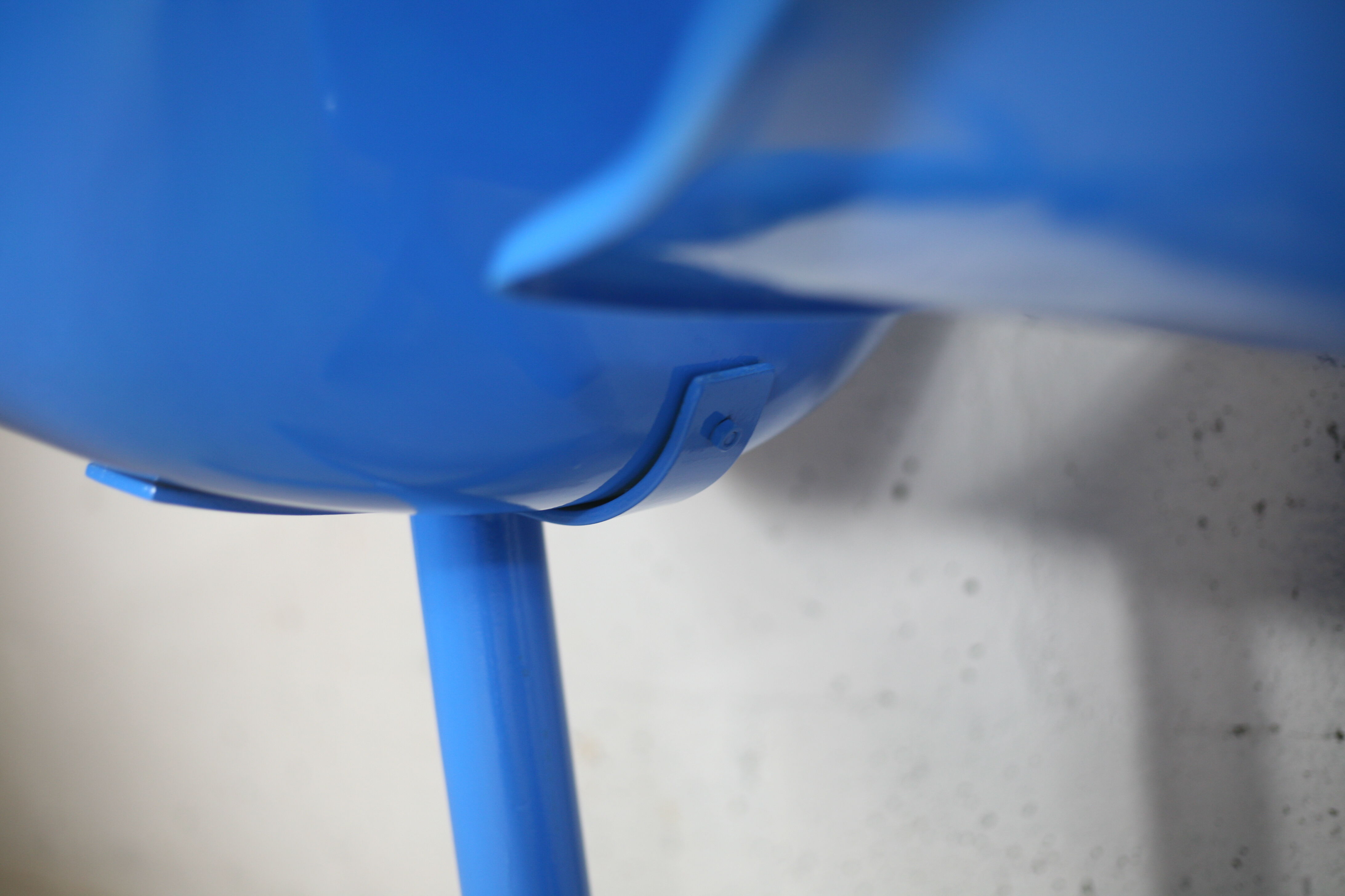 3 chairs "space Age", resin and steel, France, circa 1970.