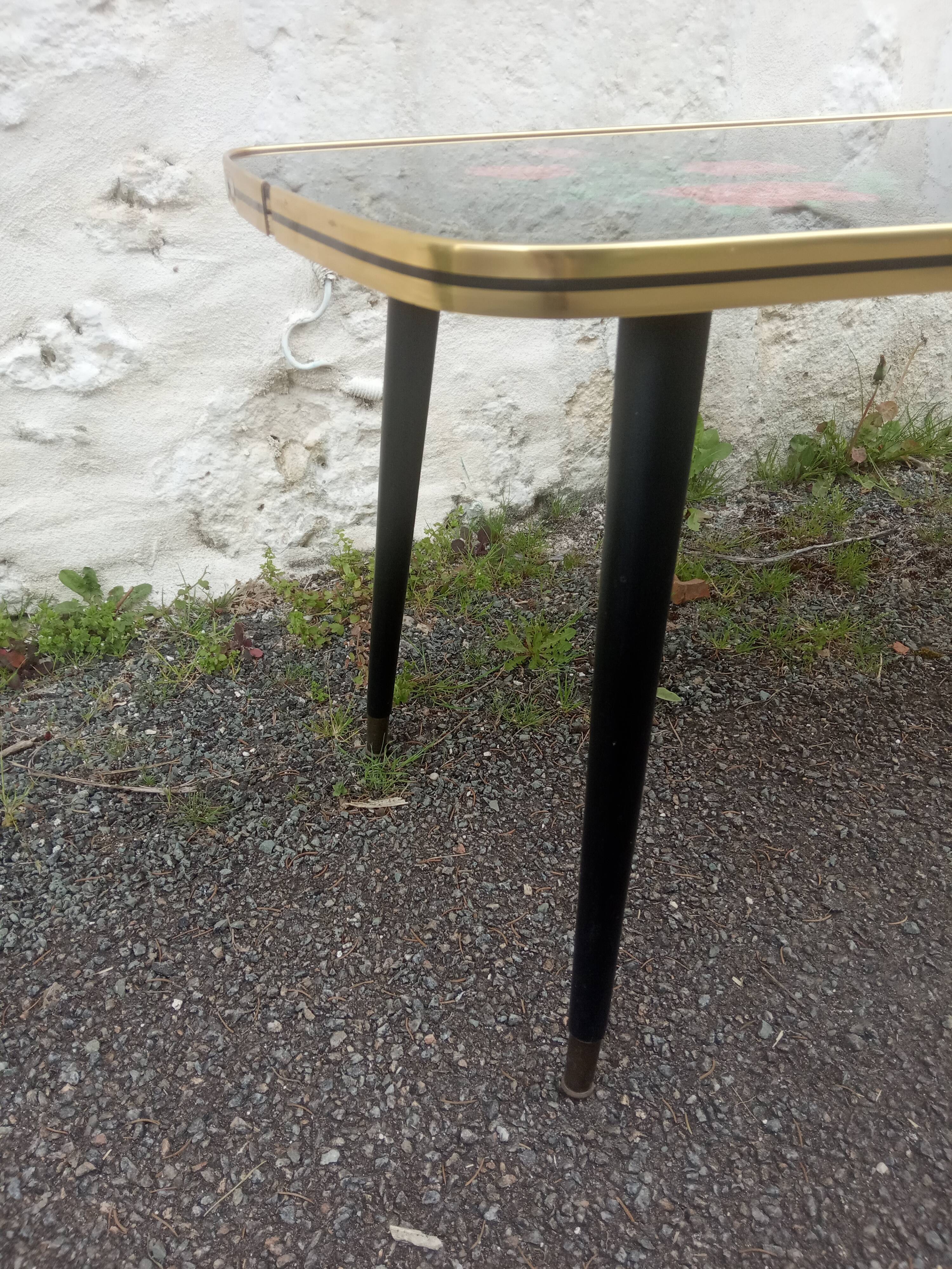 Vintage coffee table floral pattern