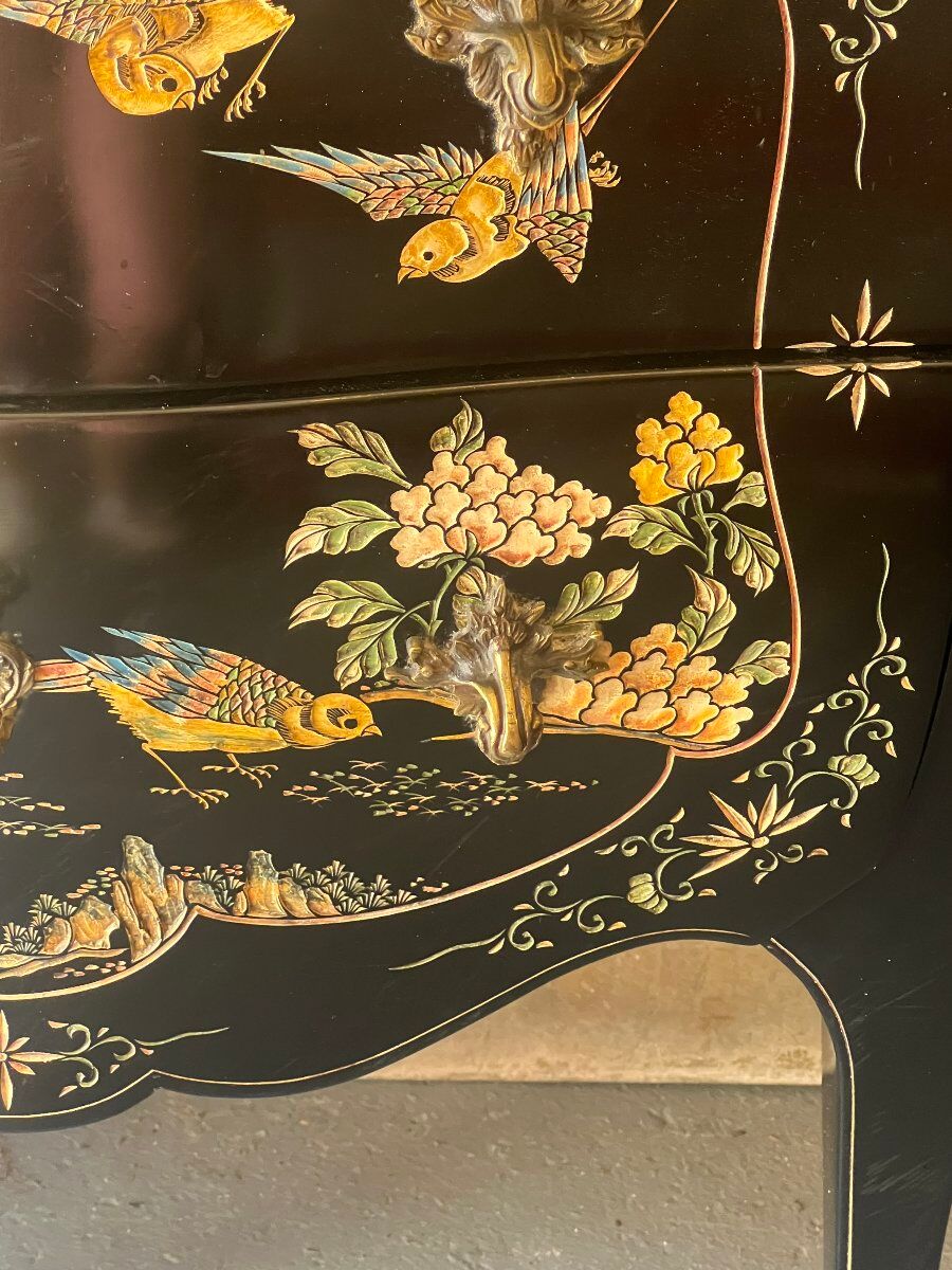 Curved lacquered wooden chest of drawers with Chinese decoration – 20th century (circa 1950-1960)