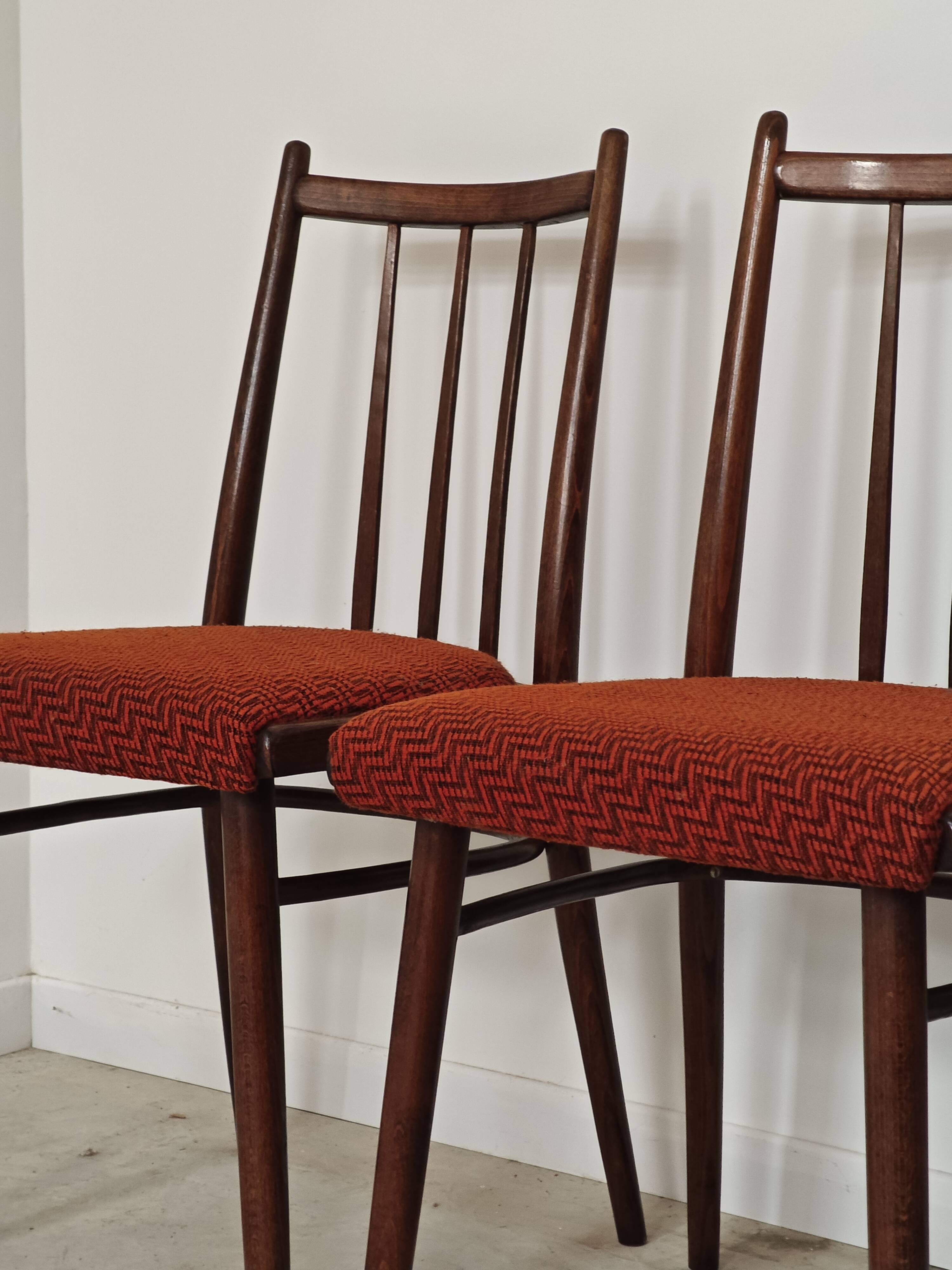 Set of 4 dining chairs TON Bystrice Antonin Suman orange fabric