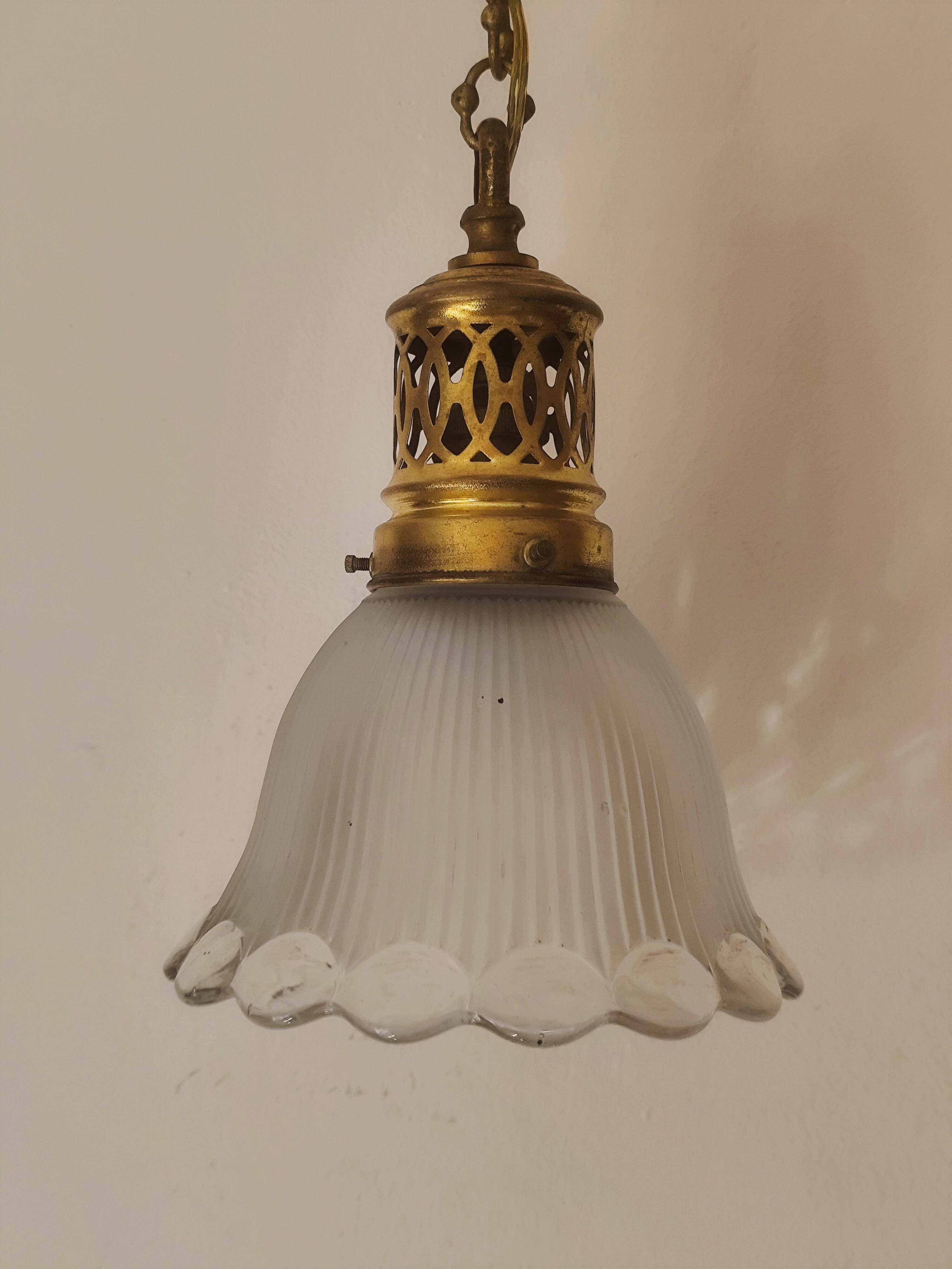 Suspension  de style art nouveau 1900 en laiton - tulipe en verre dépoli