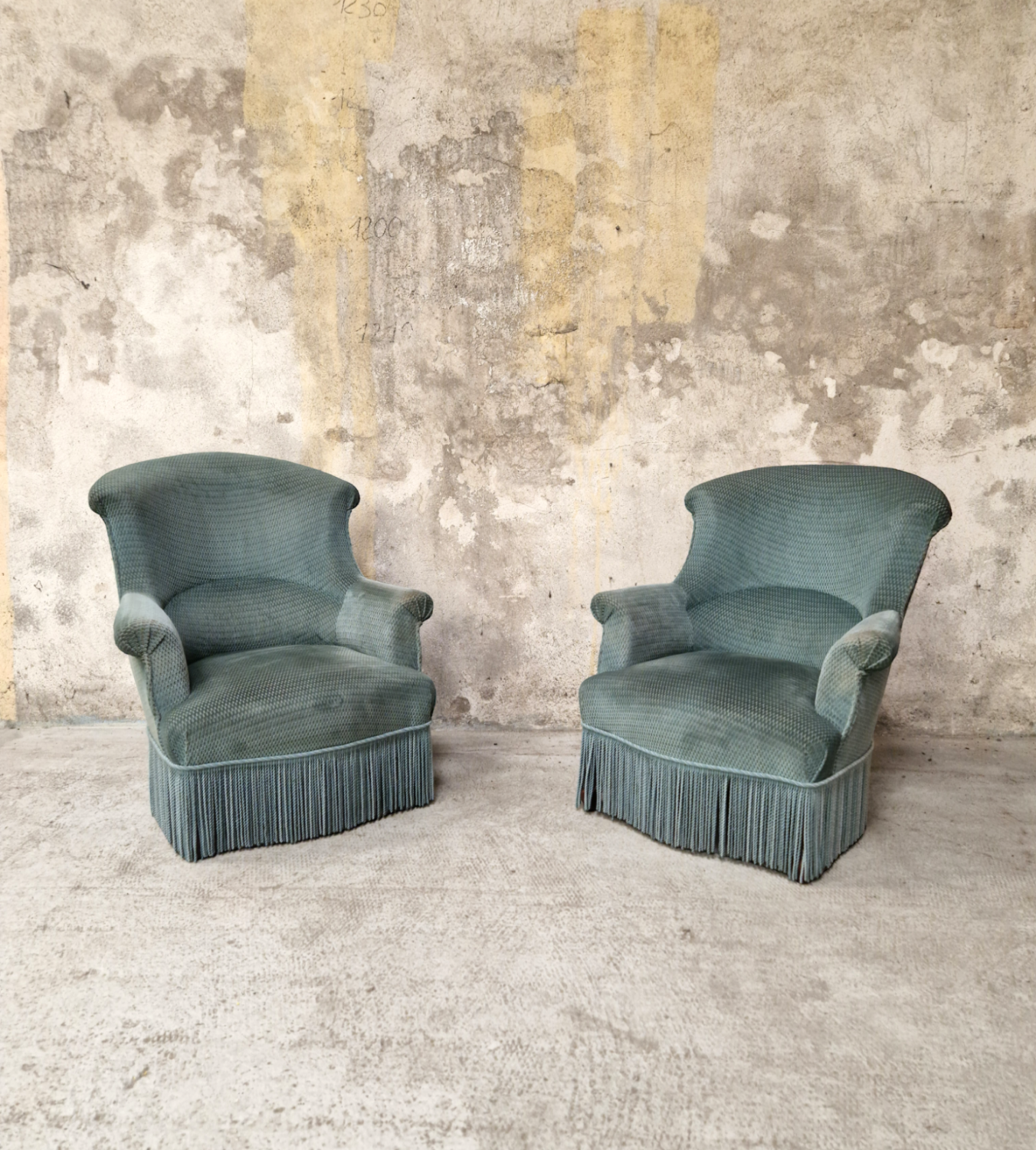 Pair of blue velvet toad armchairs
