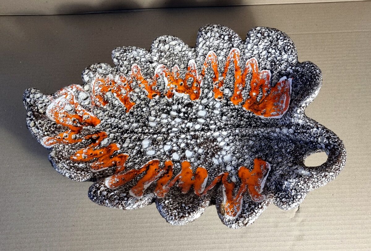 Large Vallauris leaf cutter in fat lava