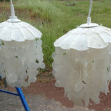 Duo of hanging lamps in mother-of-pearl tassels