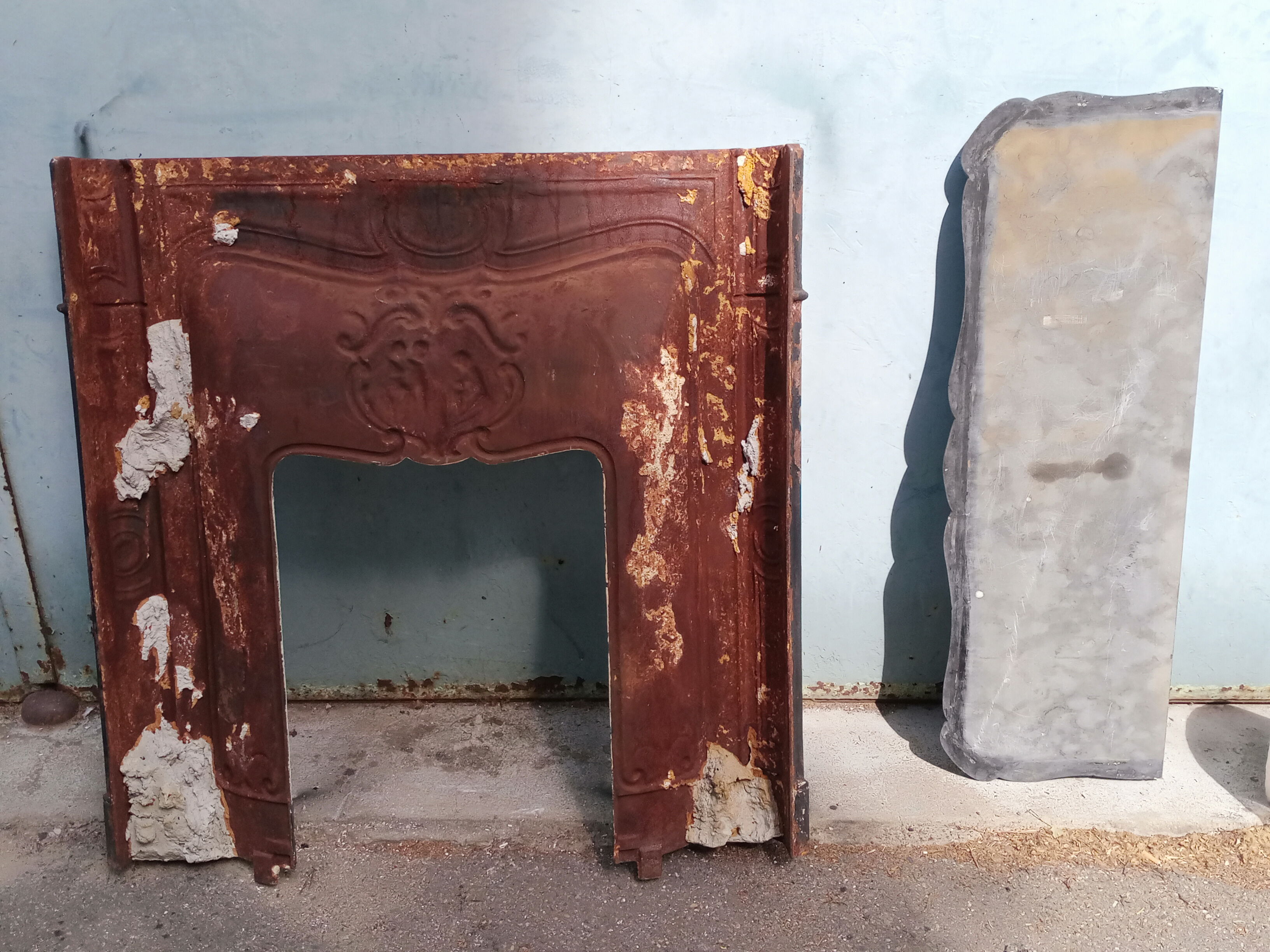 Cast-iron fireplace angelots decorations