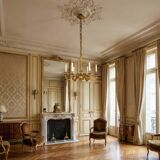 Important six-light chandelier in chiselled gilded bronze, Empire, 19th century