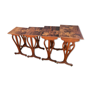 Tables gigognes a décor végétal