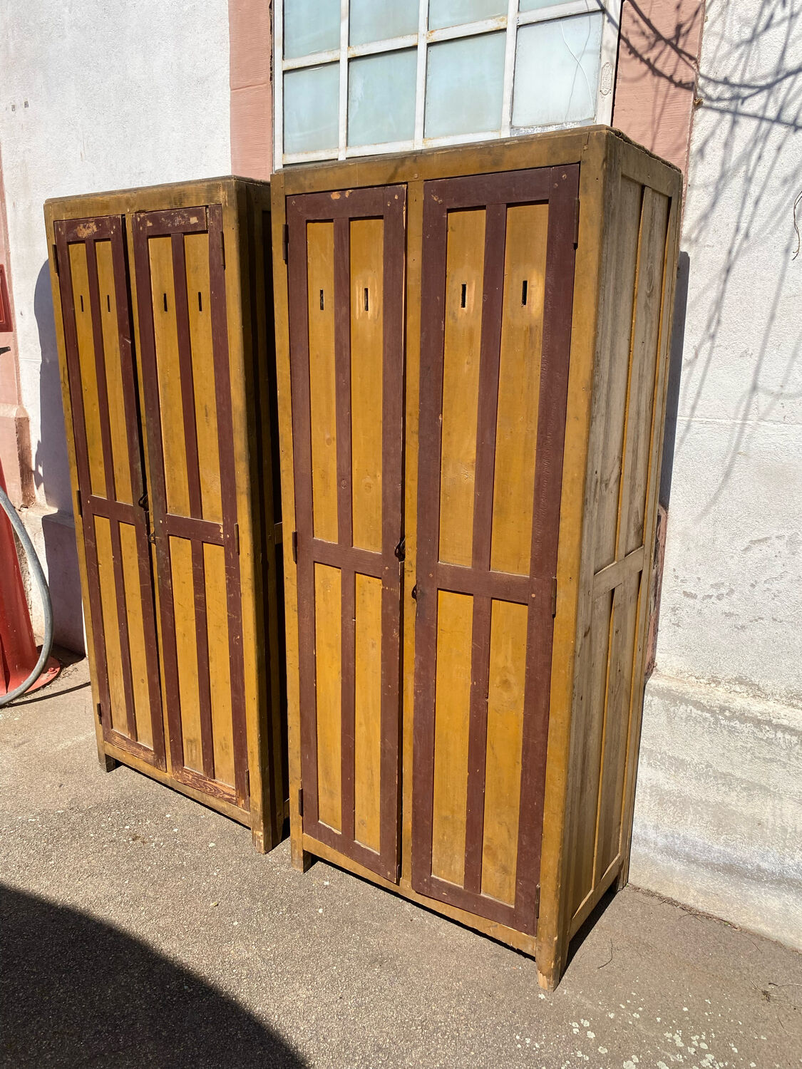 Paire de vestiaire d’usine bois