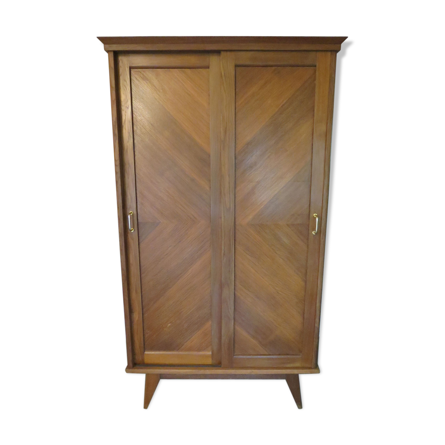 Walk-in wardrobe with sliding doors from the 1950s