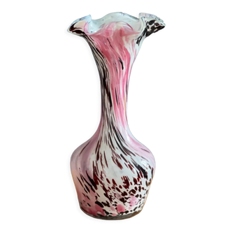 Vase en verre soufflé, moucheté rose