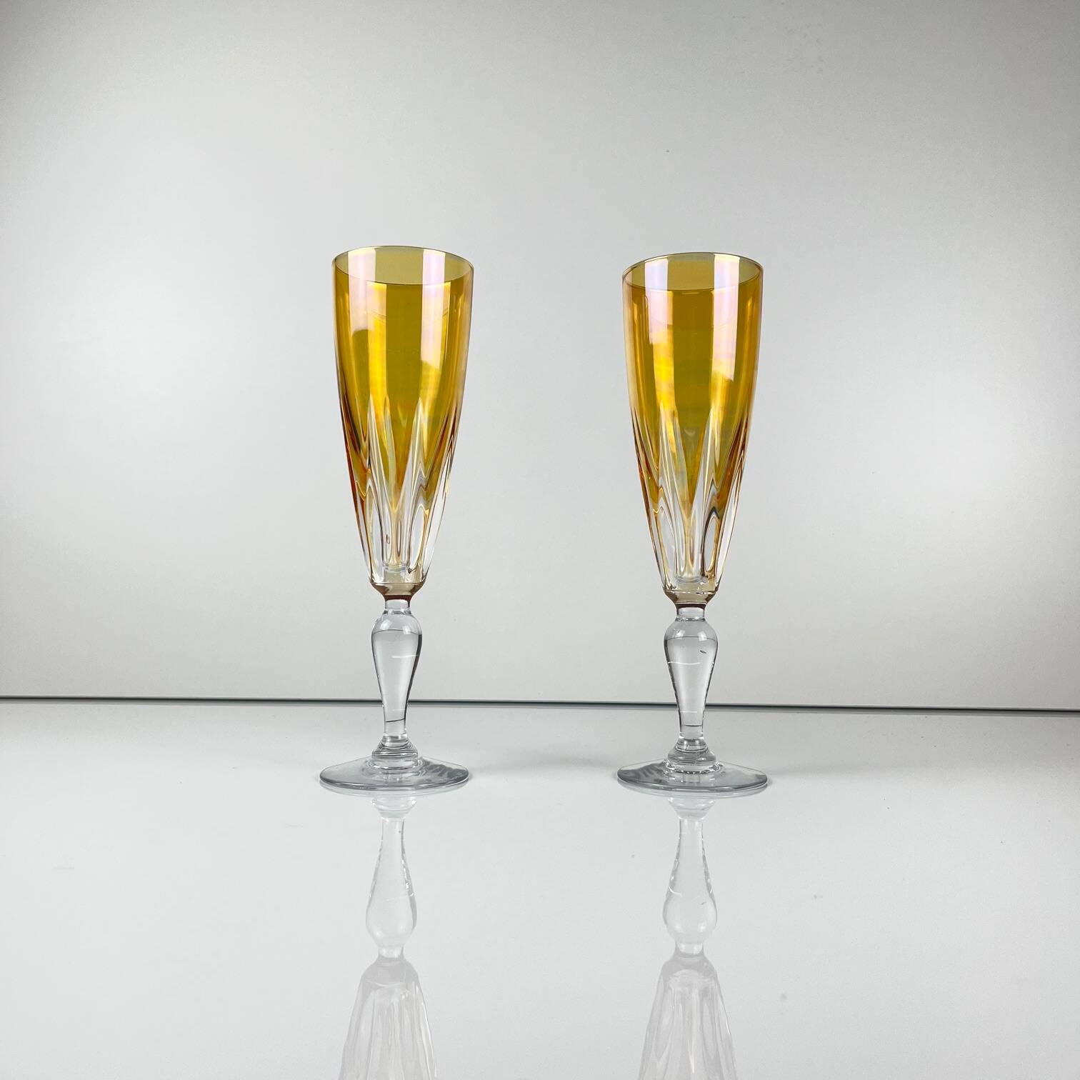 Yellow colored crystal champagne coupe duo