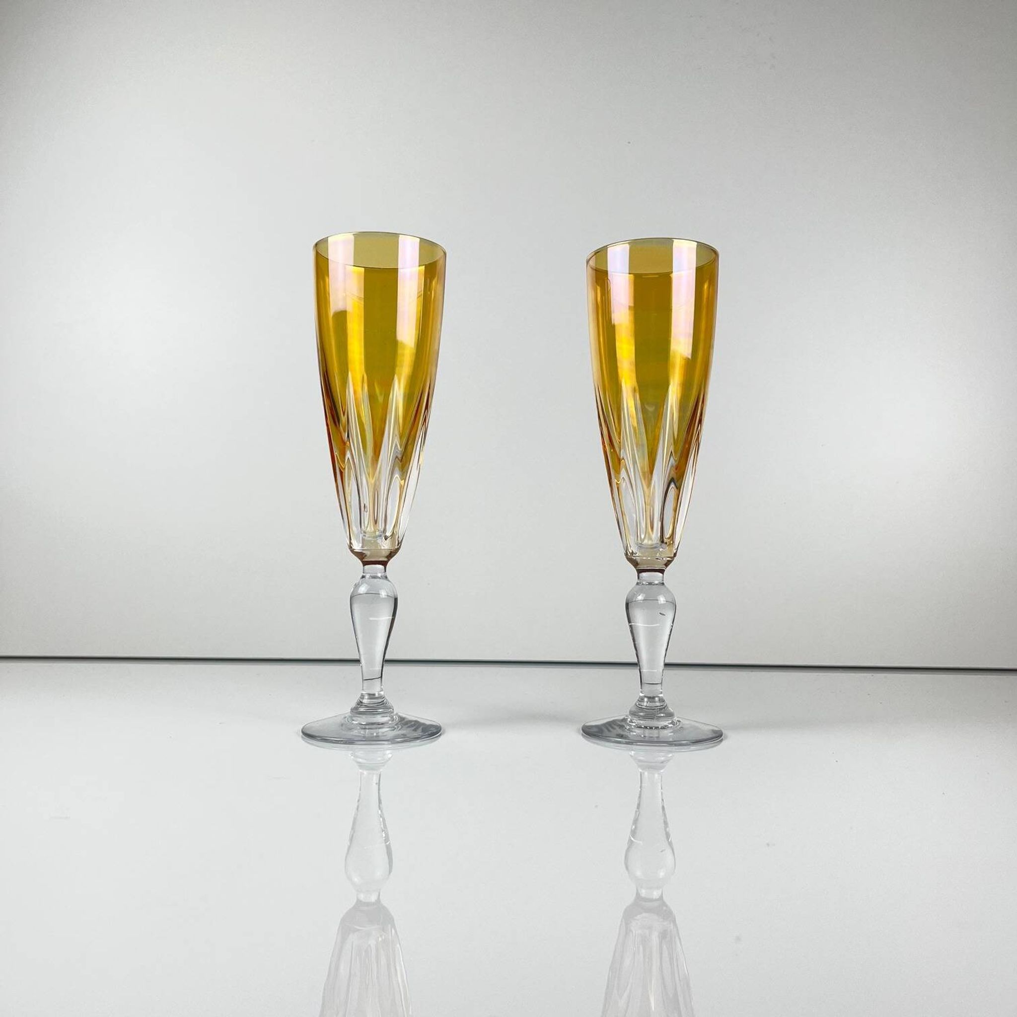 Yellow colored crystal champagne coupe duo