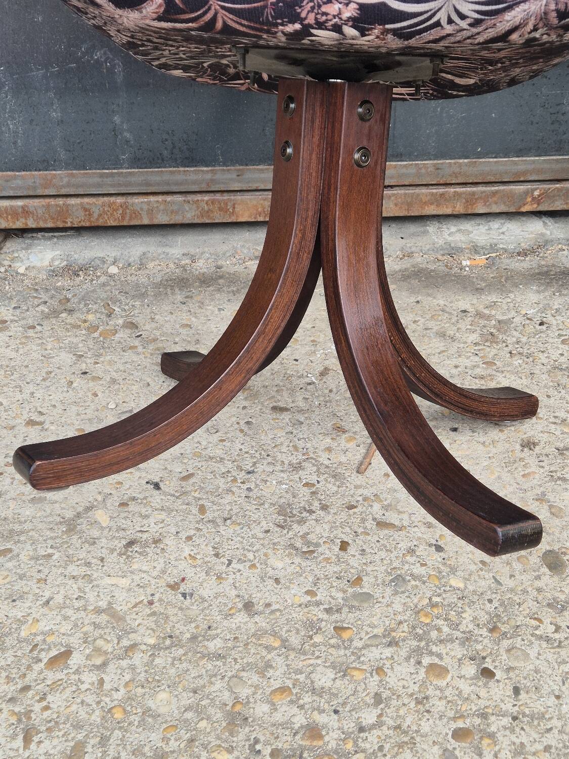 6 velvet and wood chairs from the 70s