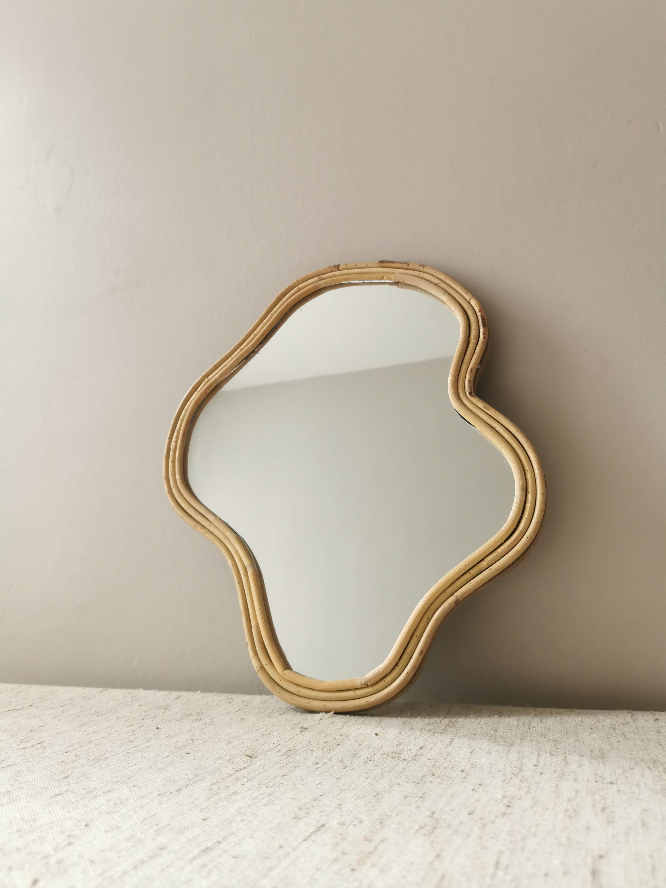 Archibald wooden mirror – 40×35 cm – Mirror - slight snag on the mirror