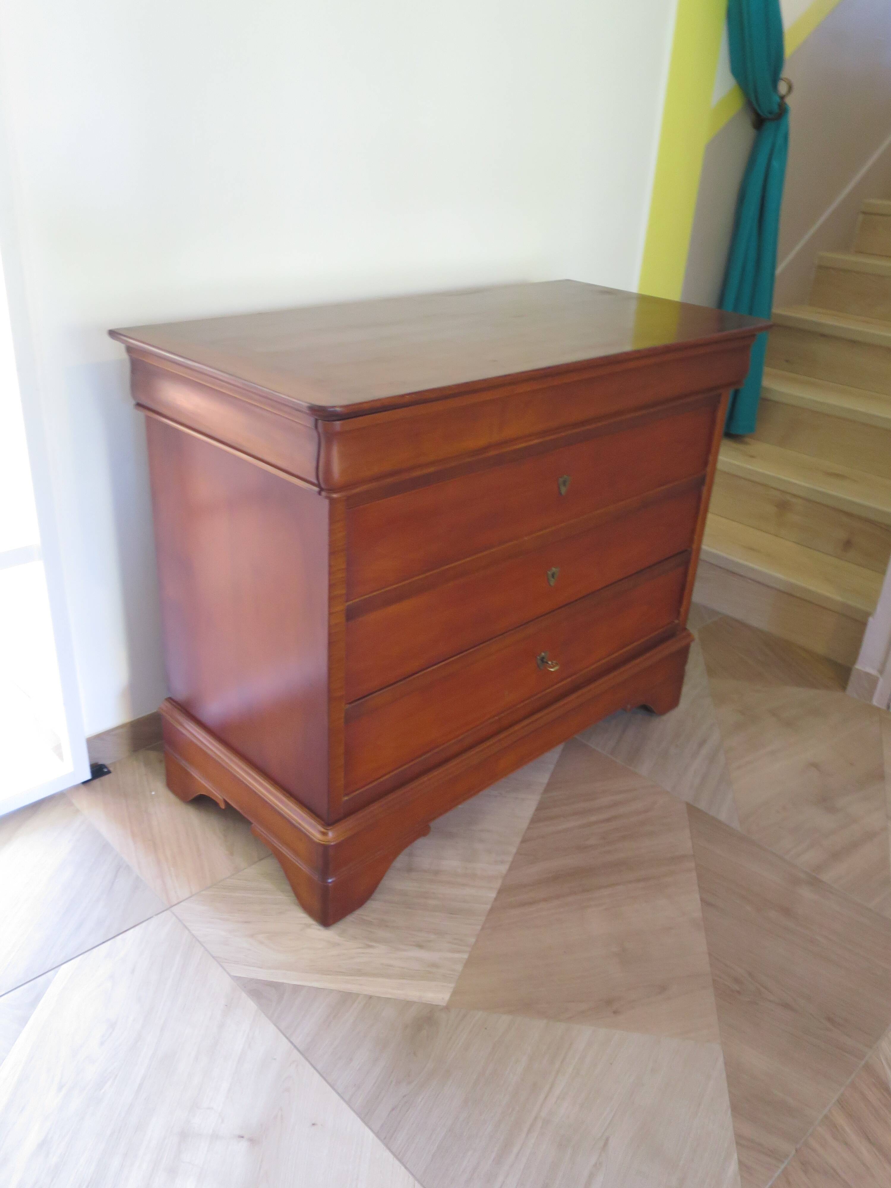 Beautiful Louis Philippe chest of drawers with 4 drawers - 3 locks - in cherry wood - 1980s
