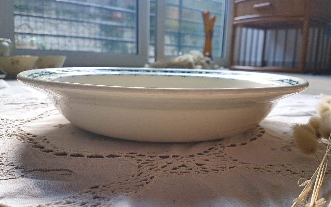 Vintage deep dish Terre de fer Badonvillier model 2114