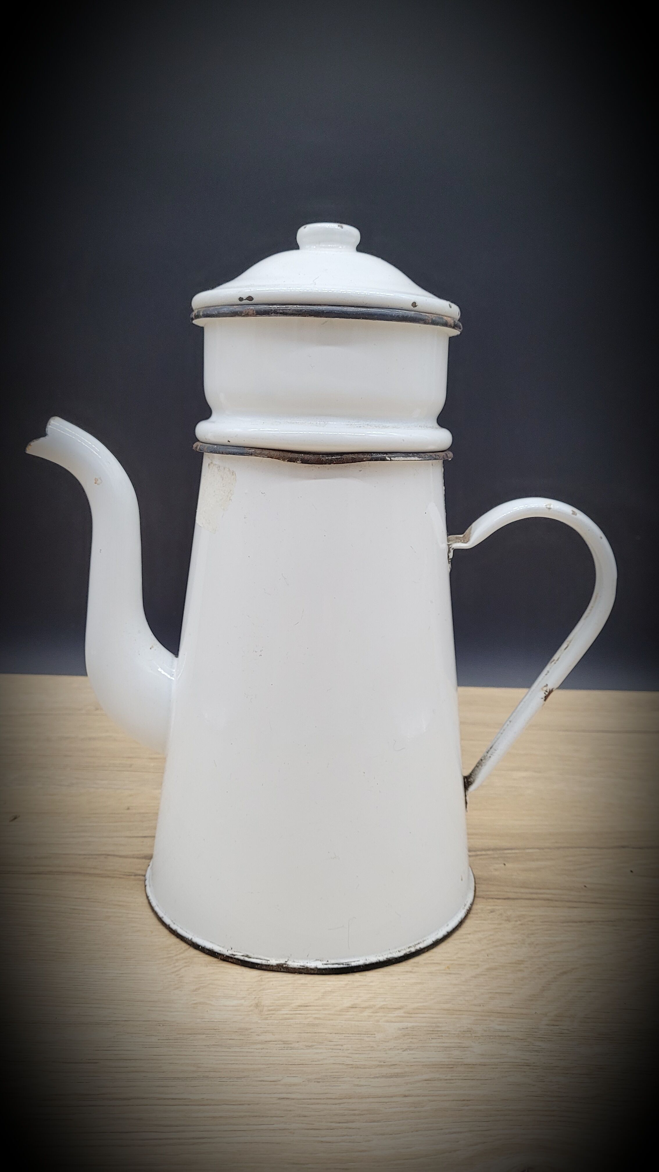 White enamelled teapot coffee maker