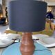 Lampe de table en cuir et marbre par Gilles Caffier