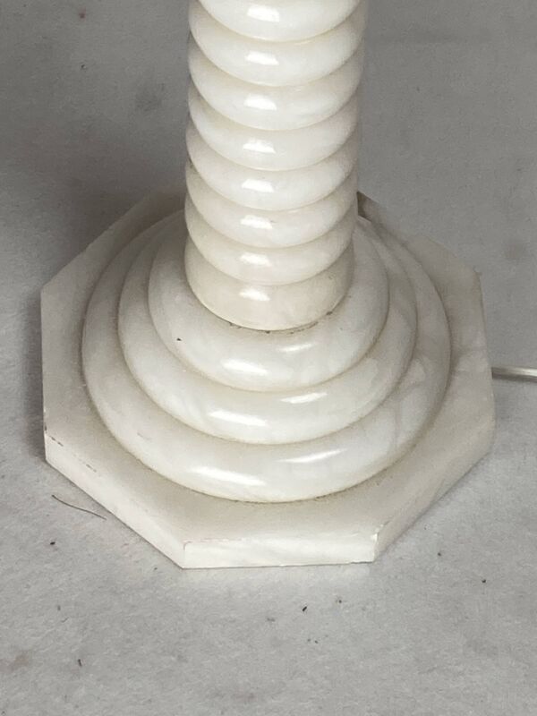 Lampadaire vintage en albâtre avec abat-jour bouclé, France, 1950