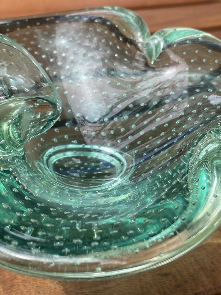 Empty bubbled glass pocket