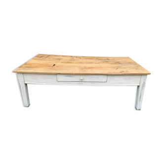 Table basse ancienne en bois blanc