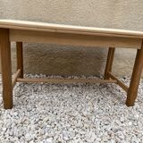Stripped and extendable farm table