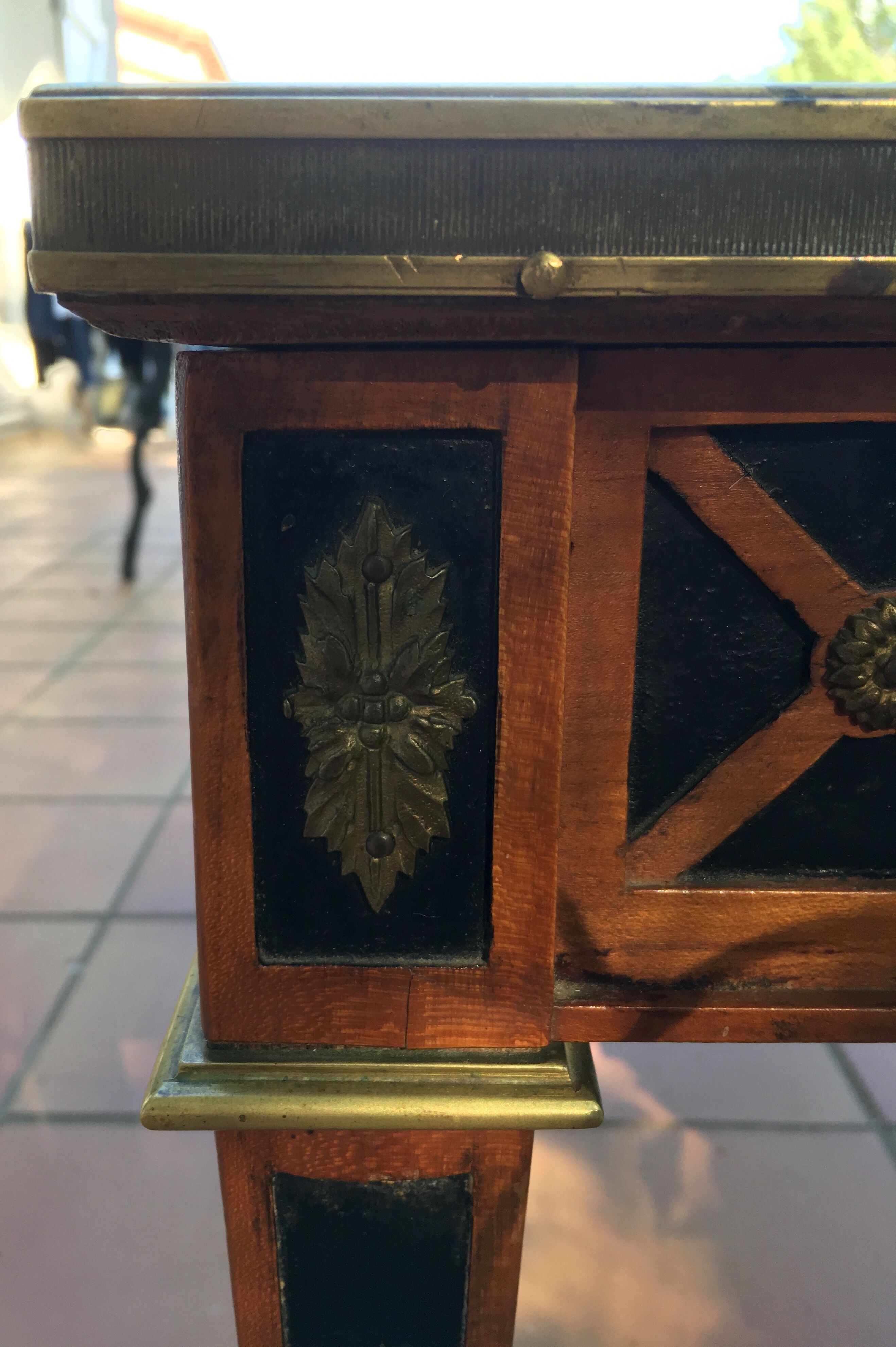 Coffee table antique Louis XVI style