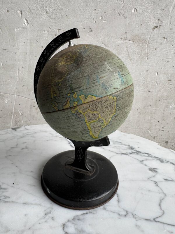 Globe miniature recouvert de papier vert avec base en métal et méridien — Fabriqué en Angleterre