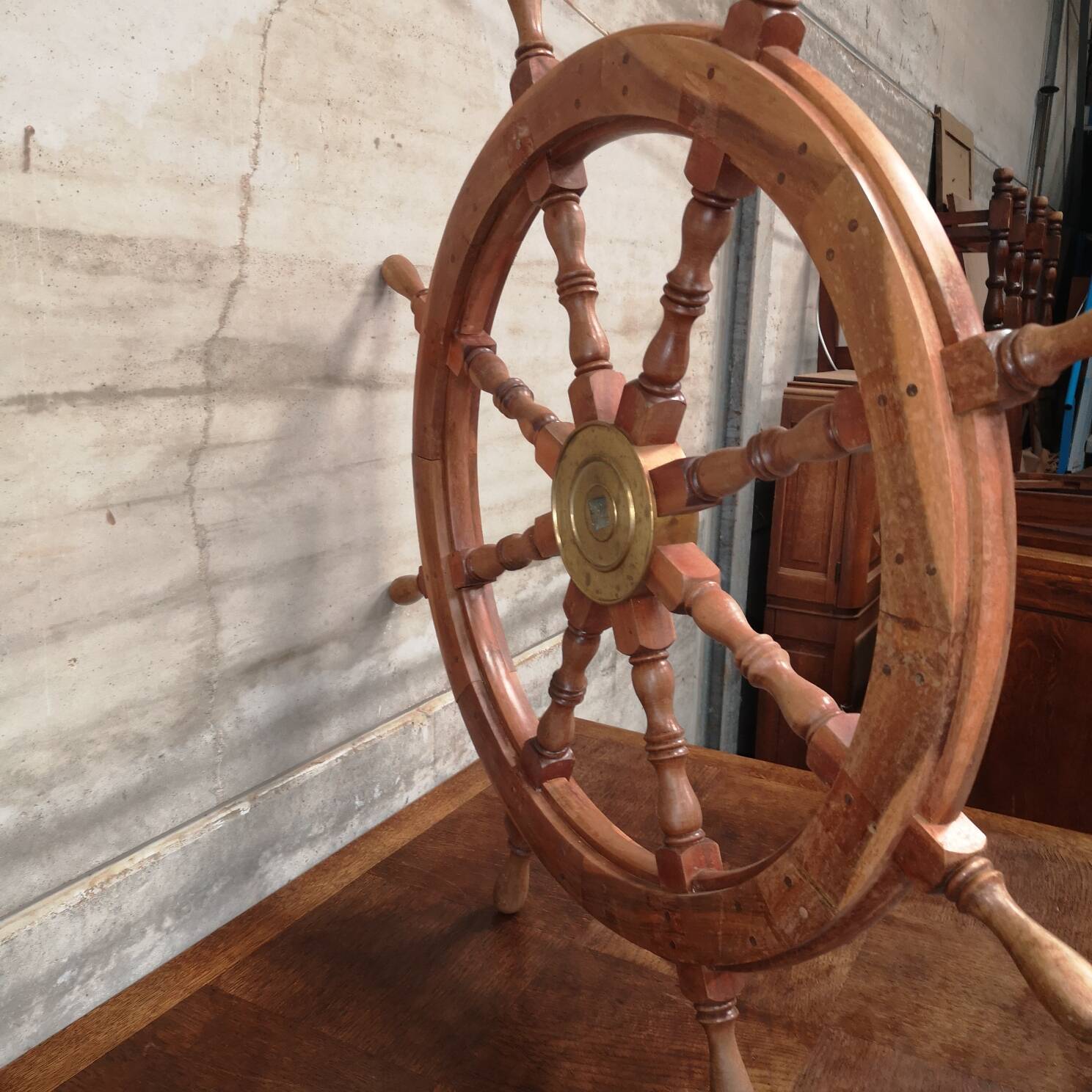 Roue barre de bateau noyer incrustation au centre laiton 8 prises vintage 1970