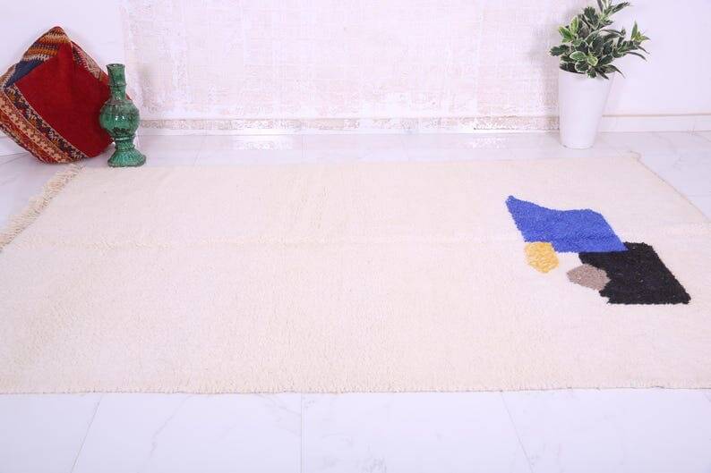 Berber rug in natural wool, size 150 x 250 cm, colorful patterns