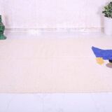 Berber rug in natural wool, size 150 x 250 cm, colorful patterns