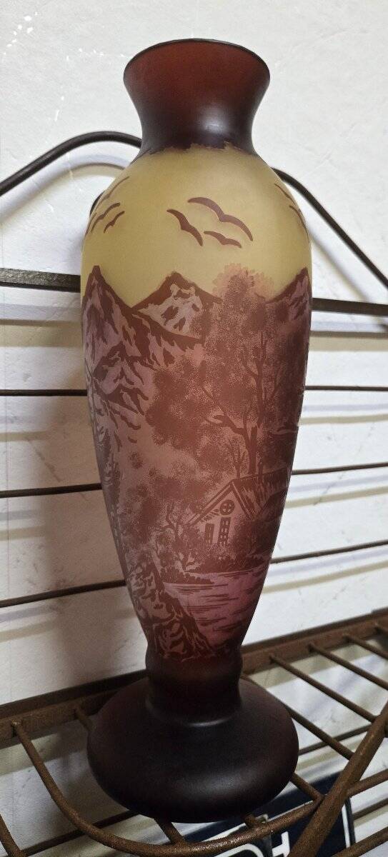 Très grand Vase en pate de verre – décor paysage montagneux – H 50 cm