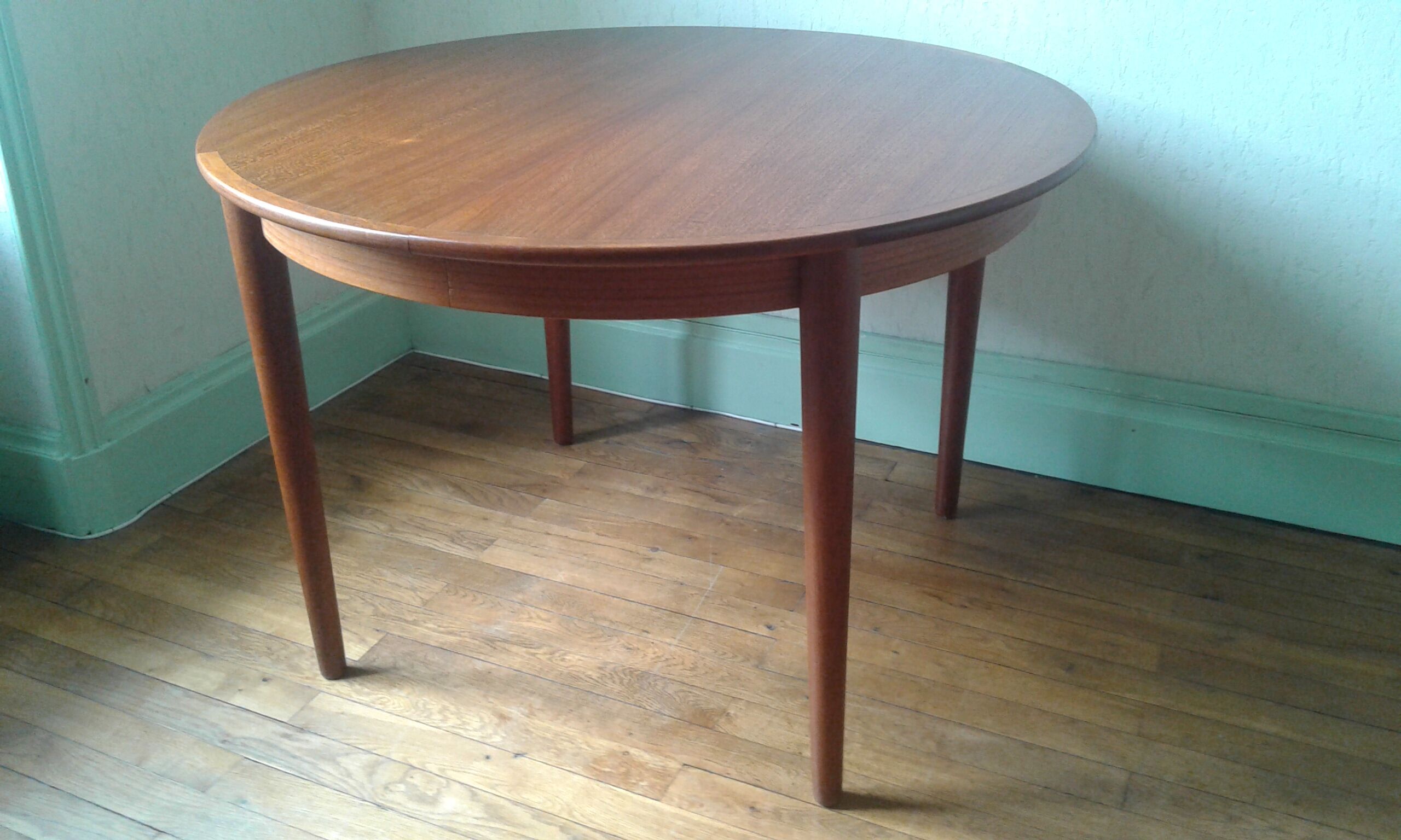 Scandinavian table teak up to 10 people