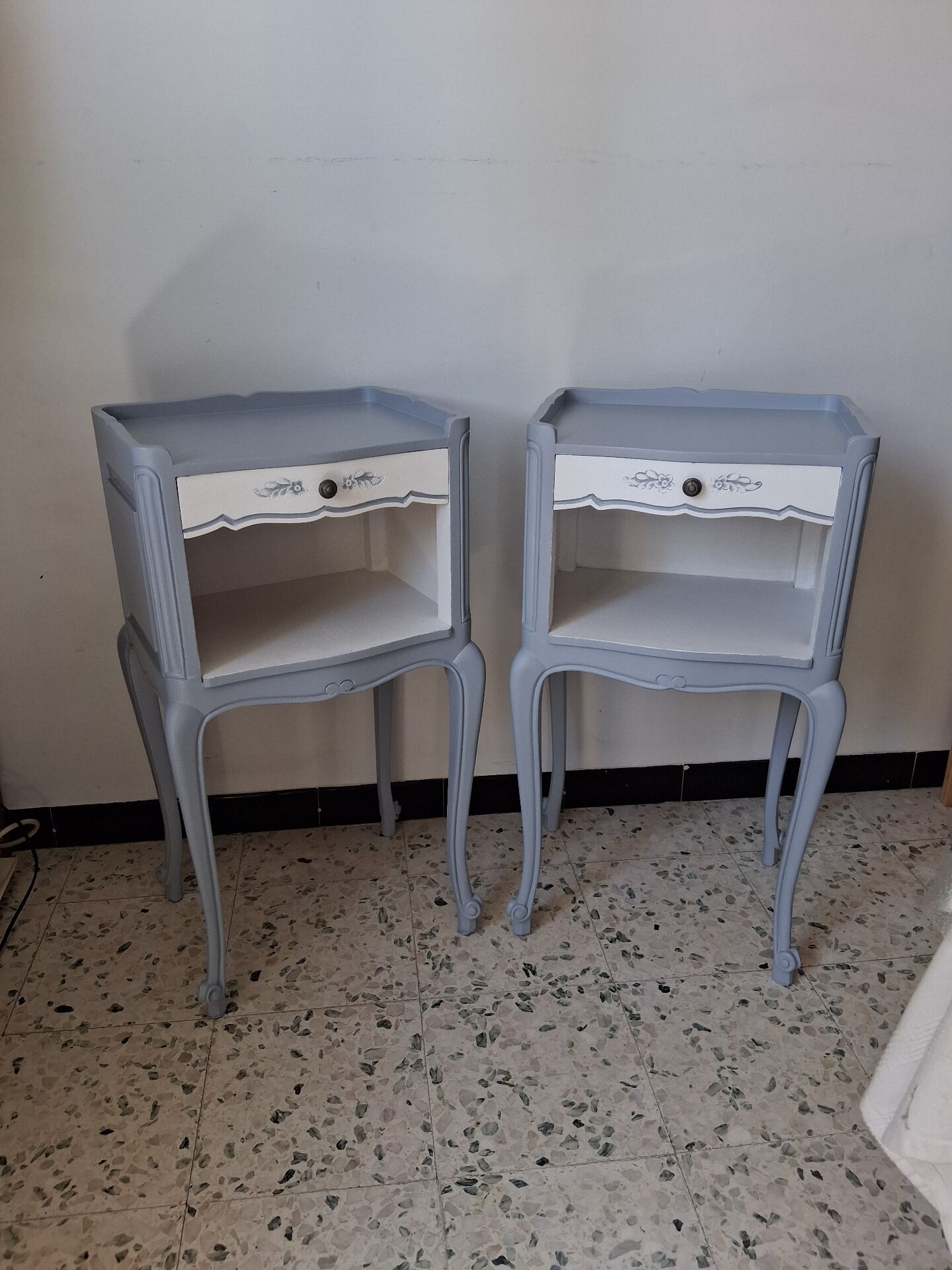 Set of 2 bedside tables