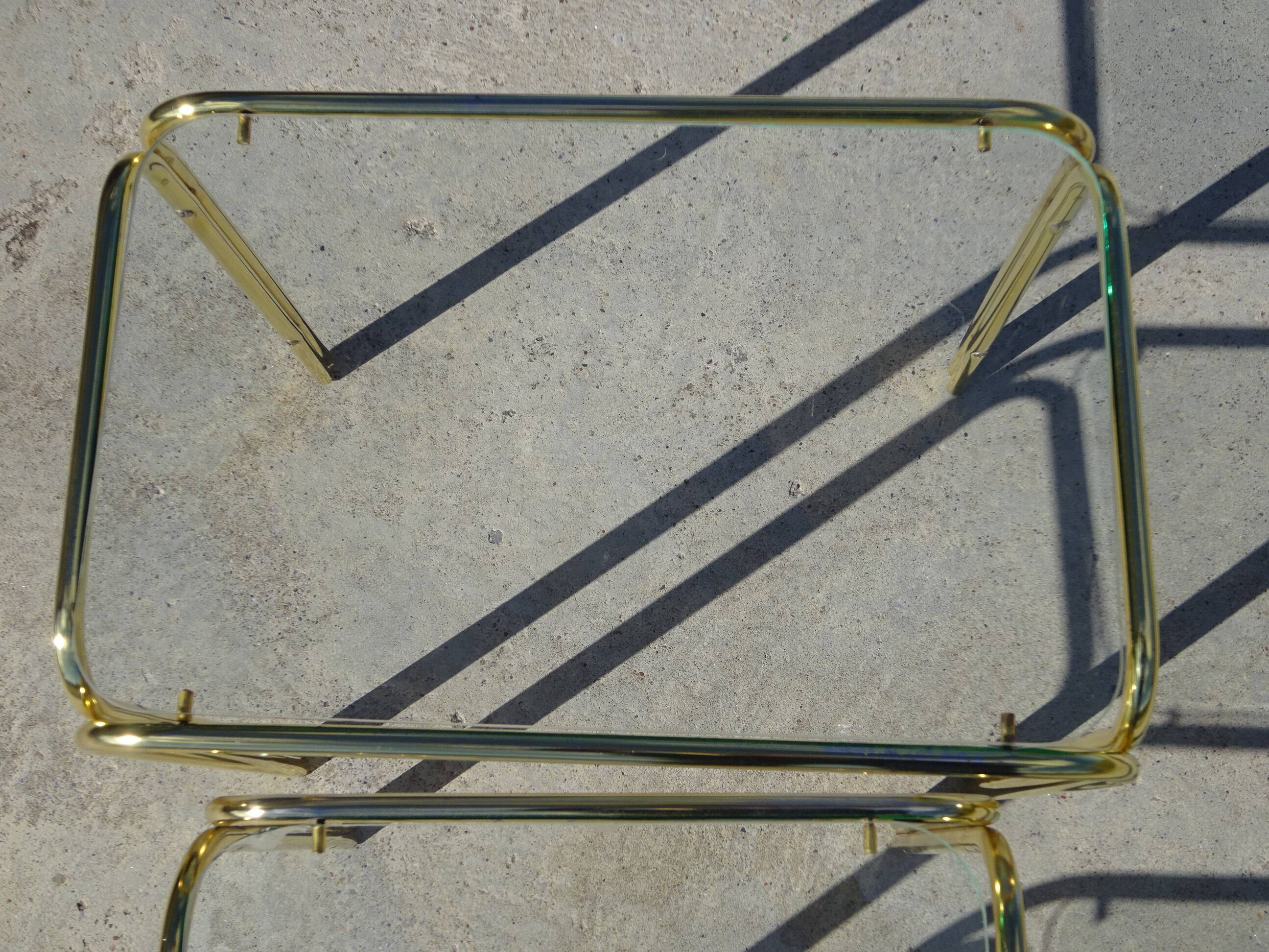 Nested table in gold metal and glass