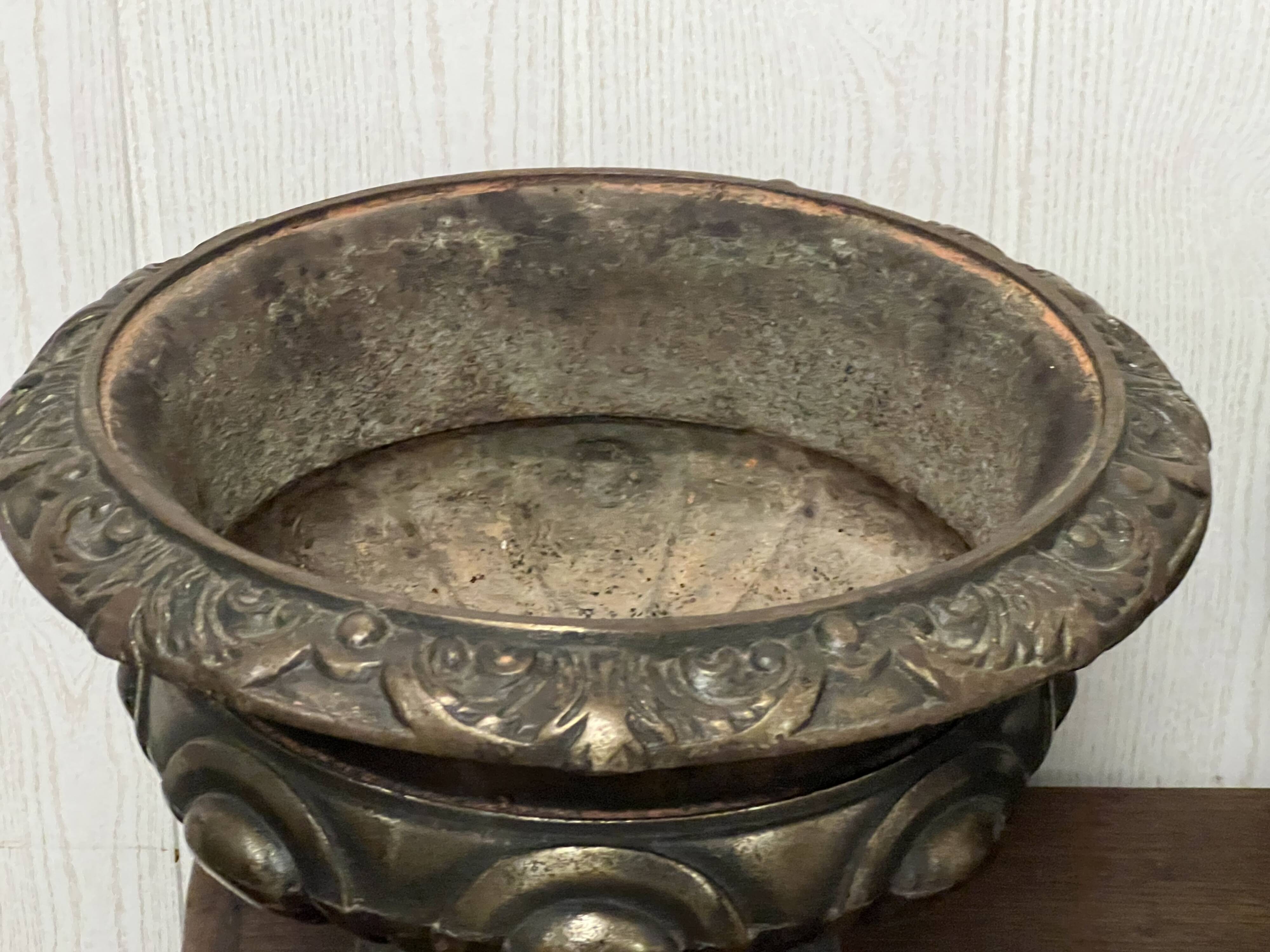 Pair of medicis vases/planters
