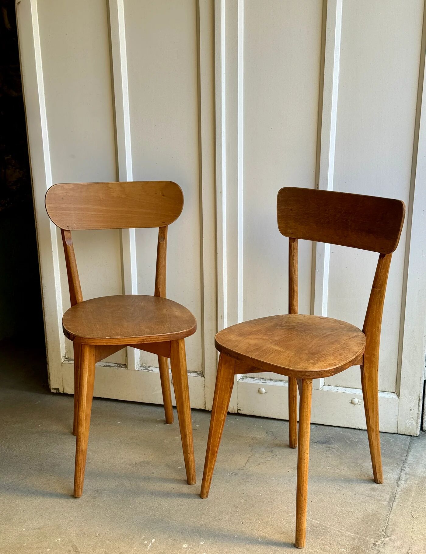 Paire de chaises en bois brut